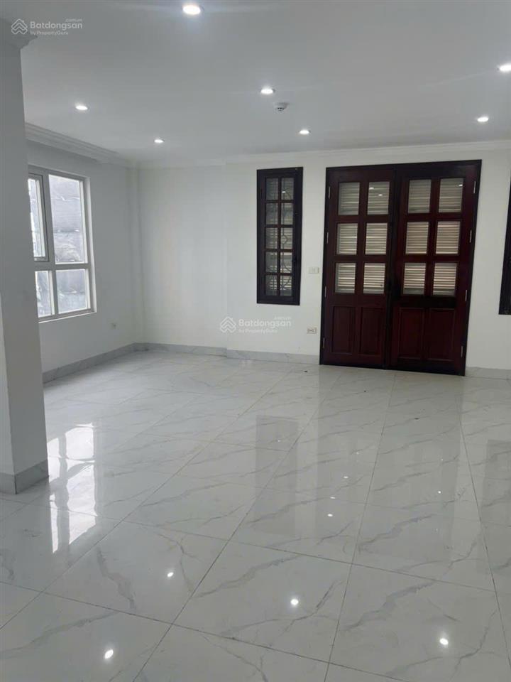 Chính chủ cho cần thuê tầng 5,6,7 tòa nhà mặt phố giang văn minh  quận ba