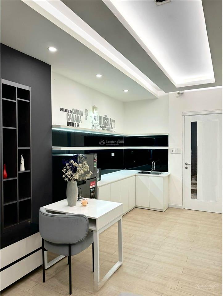 Bán nhà 2 mặt tiền đường hai bà trưng, gần chợ tân định, nhà thờ tân định