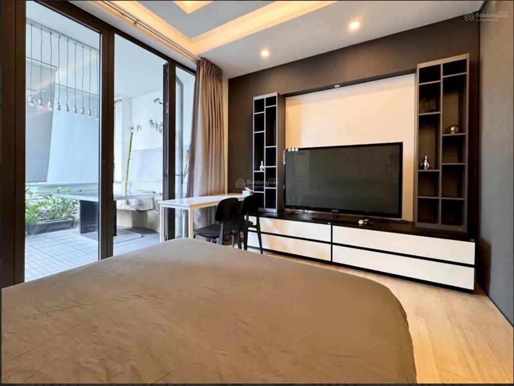 Bán nhà 2 mặt tiền đường hai bà trưng, gần chợ tân định, nhà thờ tân định