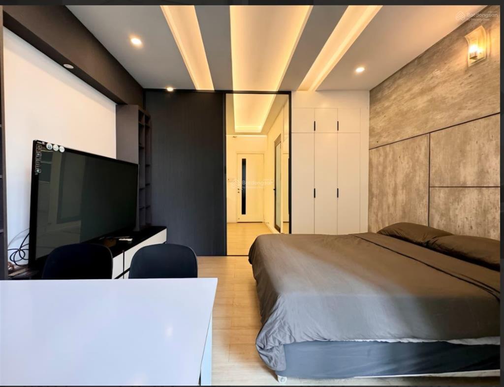 Bán nhà 2 mặt tiền đường hai bà trưng, gần chợ tân định, nhà thờ tân định