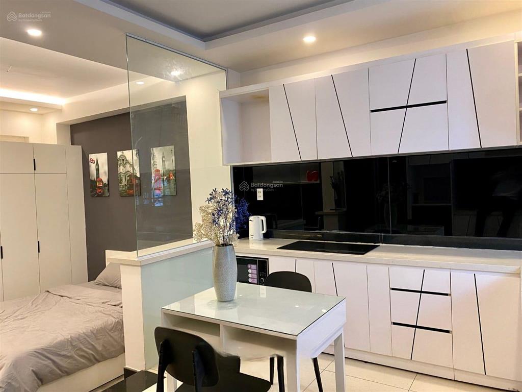 Bán nhà 2 mặt tiền đường hai bà trưng, gần chợ tân định, nhà thờ tân định