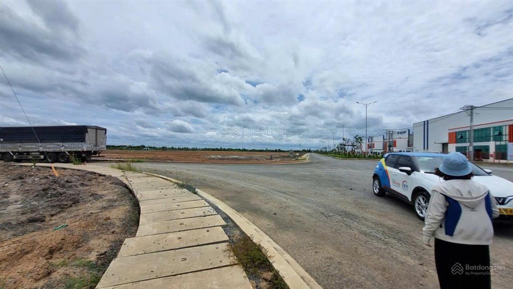 Bán 55.000m2 kcn lê minh xuân 3, bình chánh  giá 8,190 triệu/m2