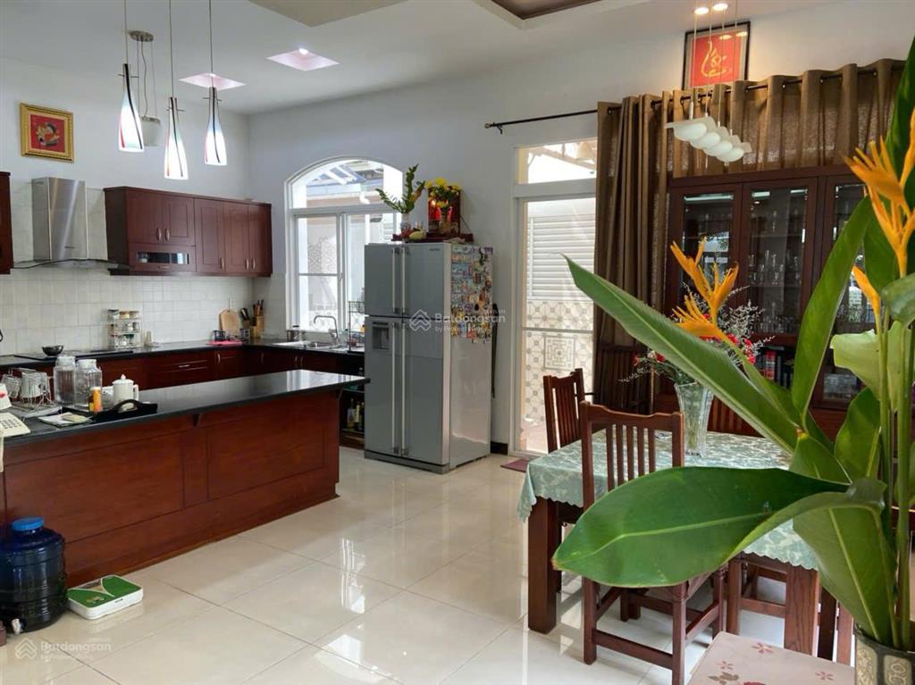 Bán gấp biệt thự phú mỹ hưng, 55 tỷ, 180m2, 3pn, 4wc, nội thất đầy đủ