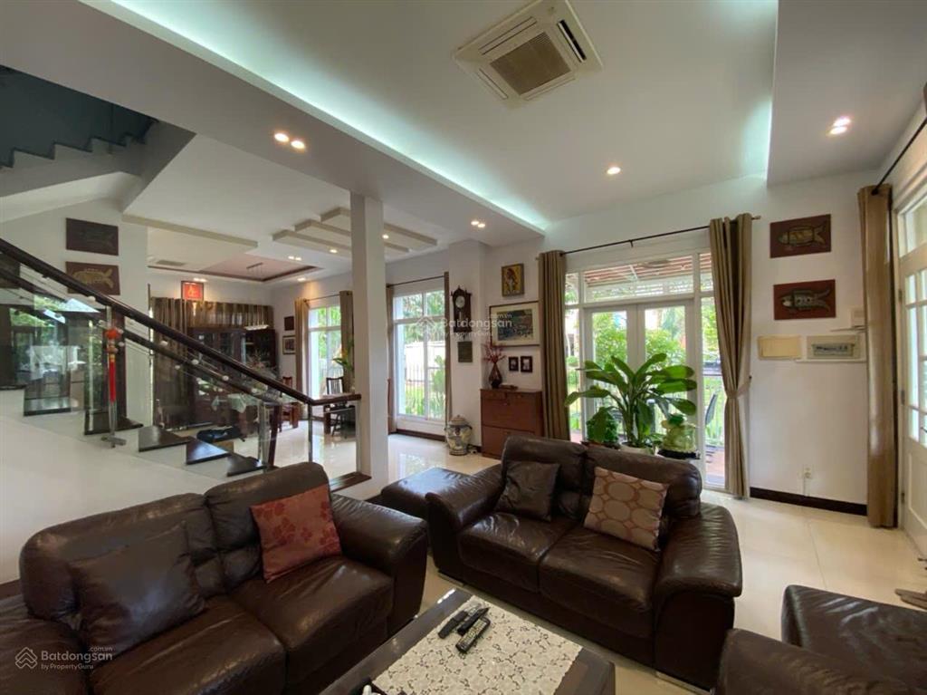 Bán gấp biệt thự phú mỹ hưng, 55 tỷ, 180m2, 3pn, 4wc, nội thất đầy đủ