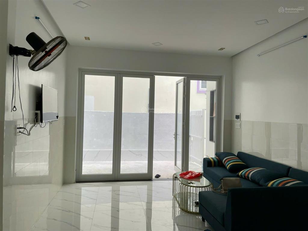 Cần bán đất kèm nhà 3 tầng (còn mới) khu phố tây cách biển 2 phút đi bộ, hẻm cách đường lớn 1 nhà
