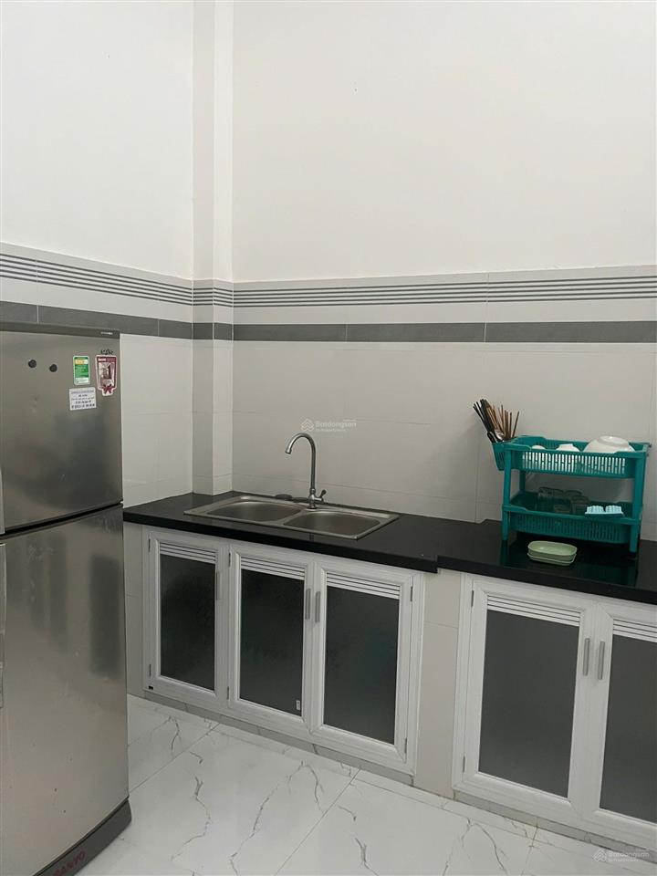 Cho thuê nhà nguyên căn 3 tầng hẻm cuối đường hùng vương, khu phố tây, cách biển 2 phút đi bộ