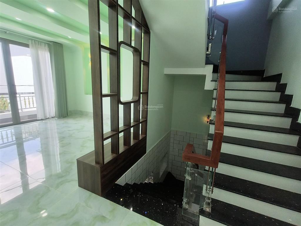 Nhà phố đẹp 4pn ngang7m*dài10m sát chợ hiệp bình thủ đức  hẻm xe tải  giá 8.9 tỷ