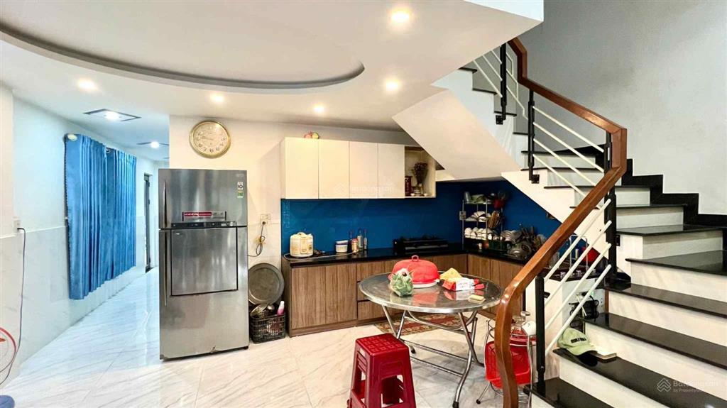 Chủ gửi bán nhà 2 tầng 2 mt đường 6m  ngay cạnh chợ phong nam cách ql1a 500m, gần trường giá tốt