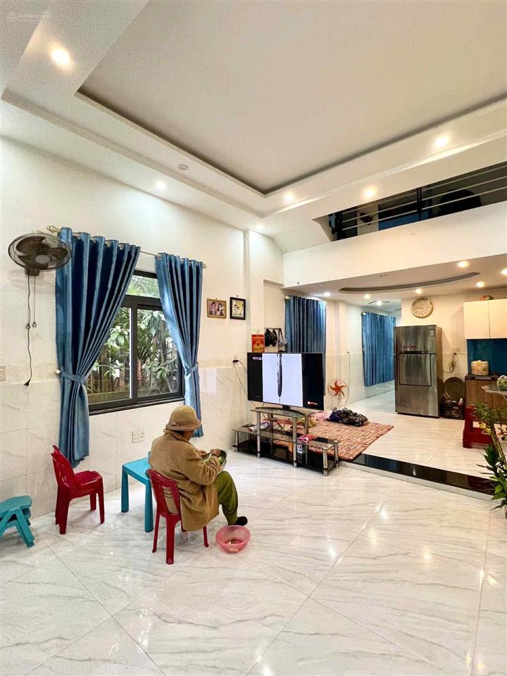 Chủ gửi bán nhà 2 tầng 2 mt đường 6m  ngay cạnh chợ phong nam cách ql1a 500m, gần trường giá tốt