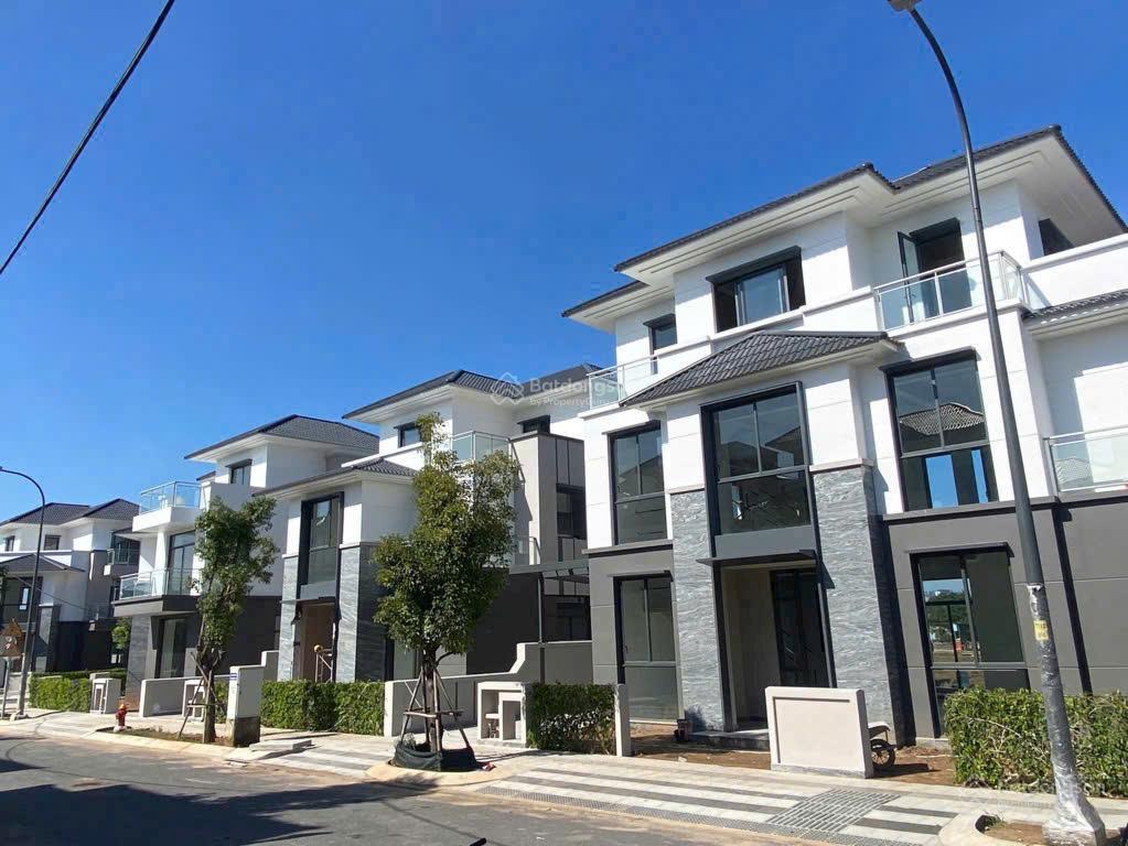 Bán căn biệt thự sân vườn 280m2, ngay tại quận 2, đã có sổ đỏ, hỗ trợ trả góp và vay ngân hàng