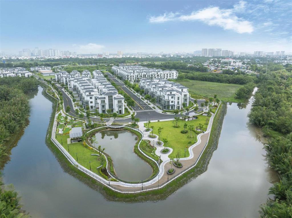 Bán căn biệt thự sân vườn 280m2, ngay tại quận 2, đã có sổ đỏ, hỗ trợ trả góp và vay ngân hàng