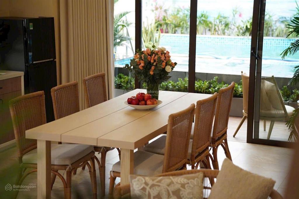 Bán căn nhà phố sd 203m2, xây dựng 1 trệt + 2 lầu, full nội thất, cạnh sân bay, view biển cam ranh