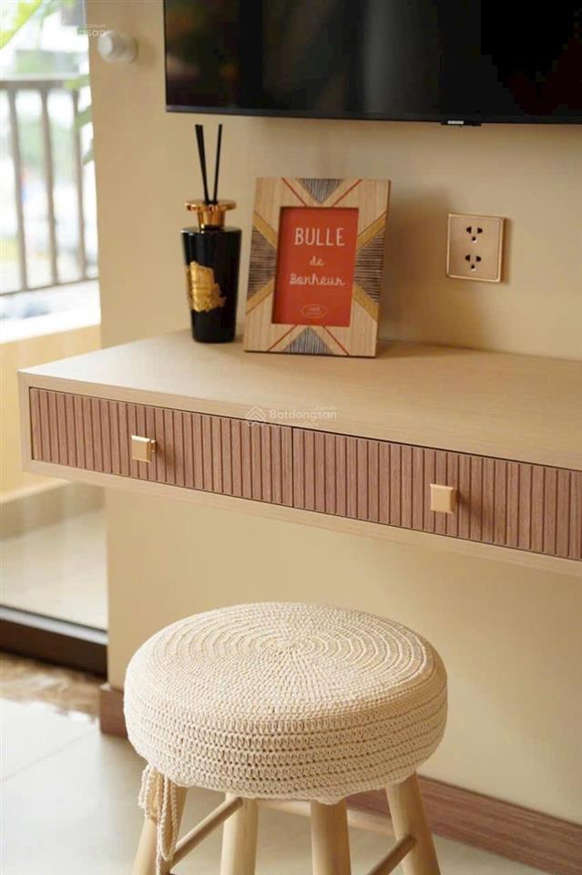 Bán căn nhà phố sd 203m2, xây dựng 1 trệt + 2 lầu, full nội thất, cạnh sân bay, view biển cam ranh