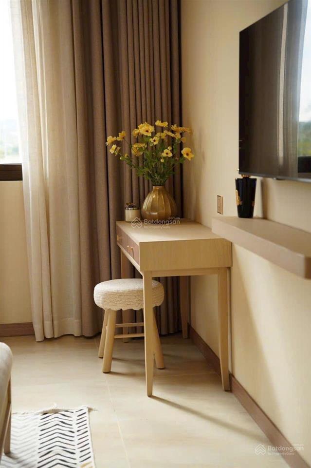 Bán căn nhà phố sd 203m2, xây dựng 1 trệt + 2 lầu, full nội thất, cạnh sân bay, view biển cam ranh