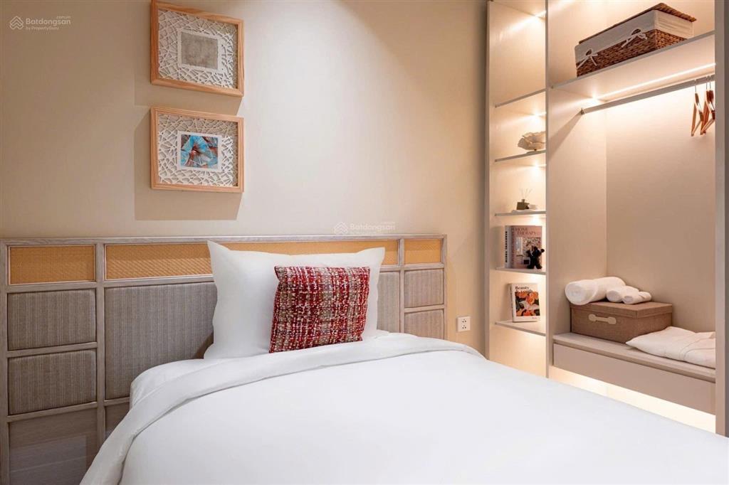Bán căn hộ 56m2 cạnh biển và liền kề sân bay cam ranh, bàn giao full nội thất giá 1,9 tỷ. sổ riêng