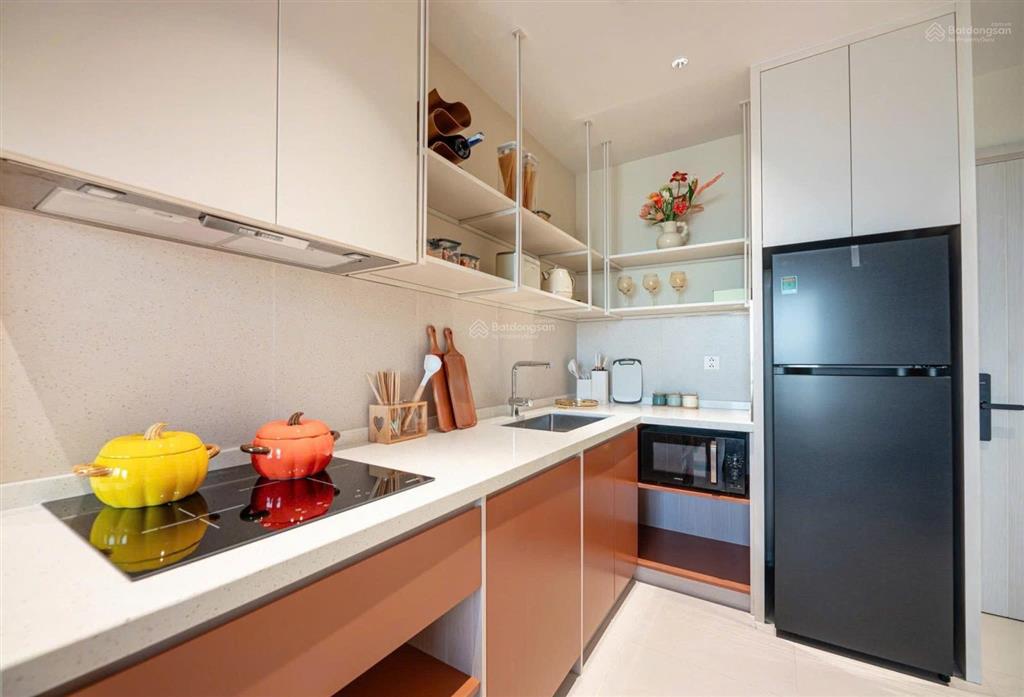Bán căn hộ 56m2 cạnh biển và liền kề sân bay cam ranh, bàn giao full nội thất giá 1,9 tỷ. sổ riêng