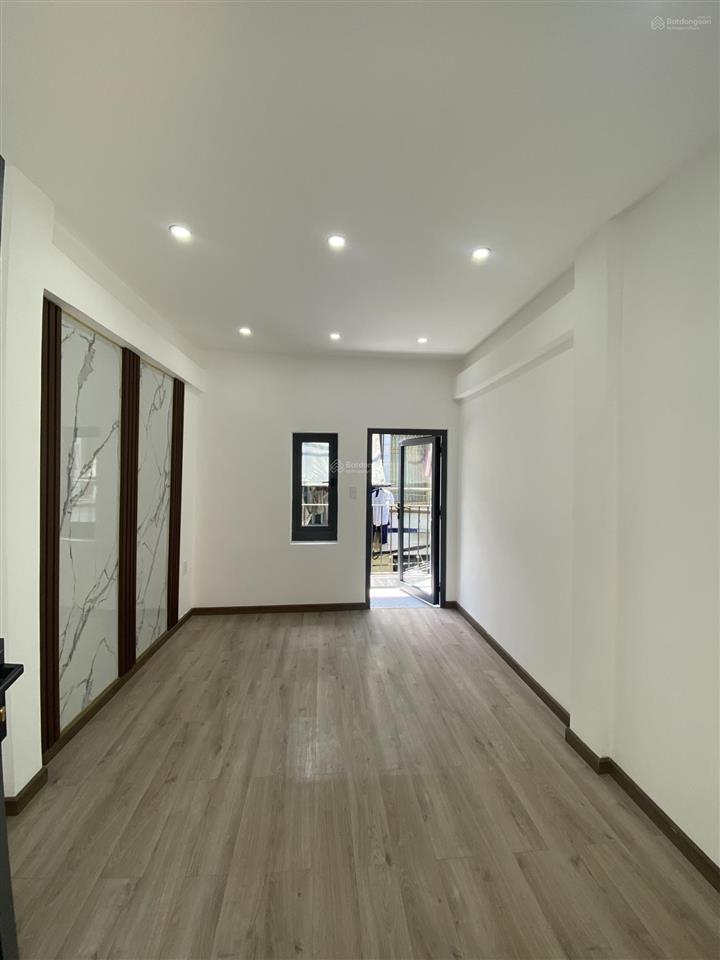 Bán nhà riêng chính chủ tại trung tâm q5, bước sang đường là q1