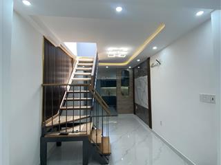 Bán nhà riêng chính chủ tại trung tâm q5, bước sang đường là q1