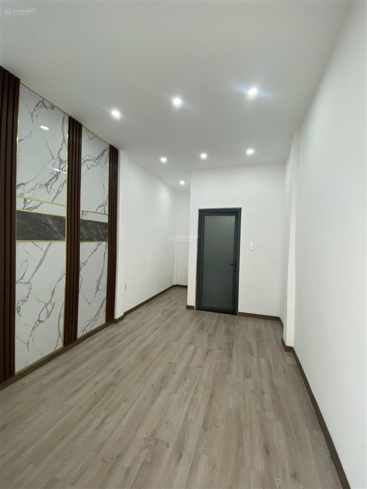 Bán nhà riêng chính chủ tại trung tâm q5, bước sang đường là q1