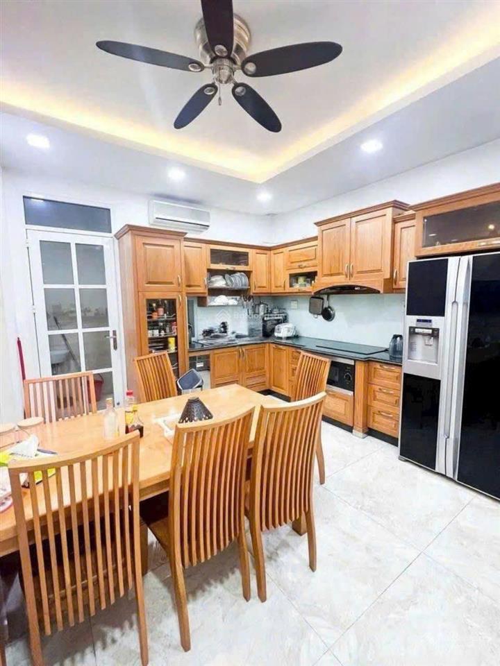 Bán nhà phố đường nguyễn kiệm, phú nhuận, 4x20m, 3 tầng, ô tô/xe tải vào nhà. giá chỉ 16 tỷ