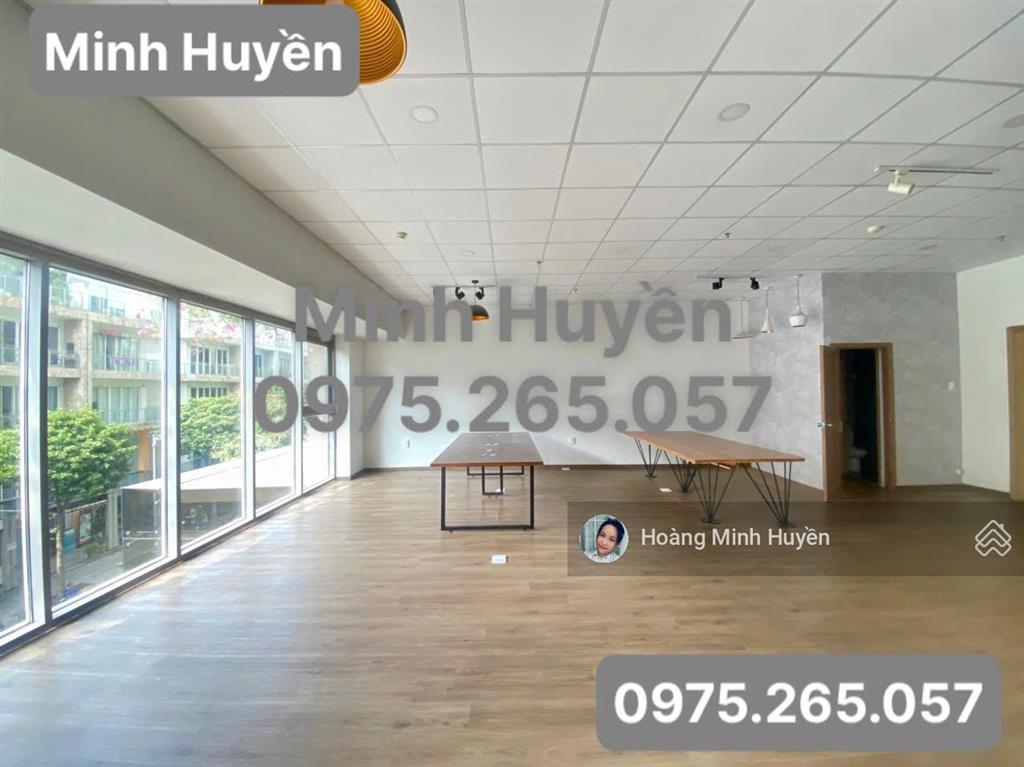 Shop sala, giá siêu tốt chỉ 90 tr/tháng, hoàn thiện đẹp, trần cao, kế sảnh 3 tầng, 232.6m2 vào liền