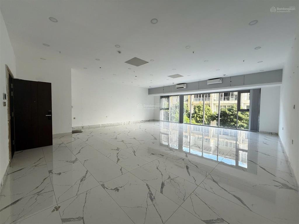 Bán nhanh shop sala, 3 tầng,232.6m2, 56 tỉ 9, cách công viên 20m siêu đẹp, sẵn dòng tiền 90tr/tháng