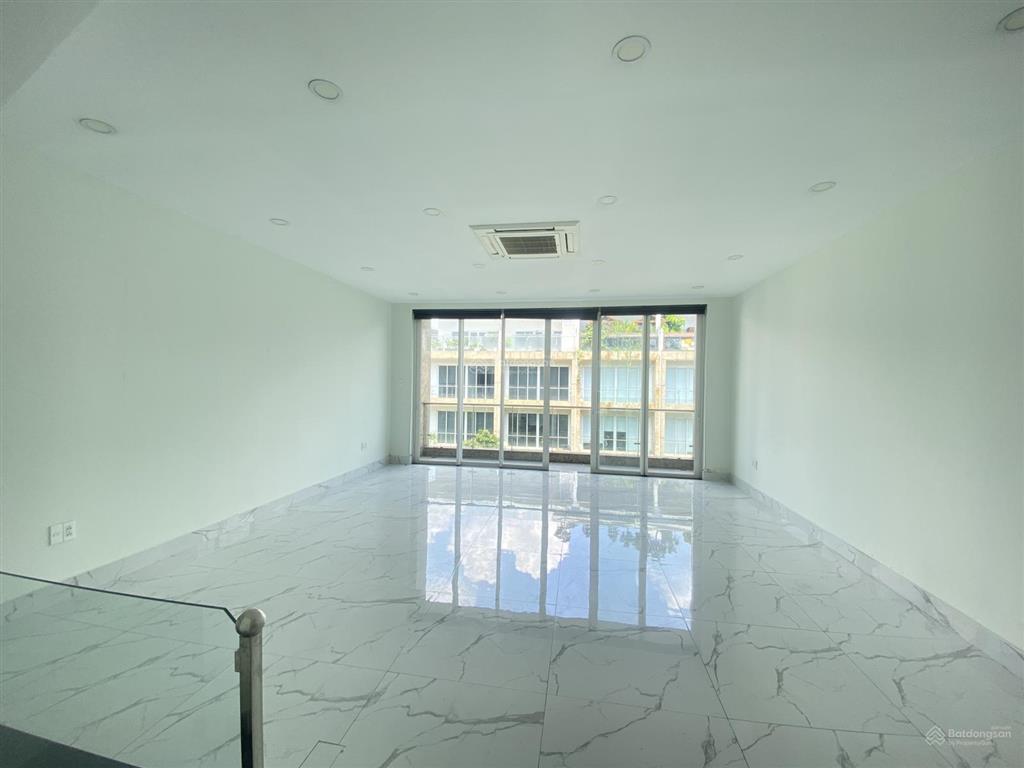 Share lại văn phòng tầng 3, sari town, sala, 85m2, chỉ 25tr/tháng (đã gồm pql và nước), xuất đc vat