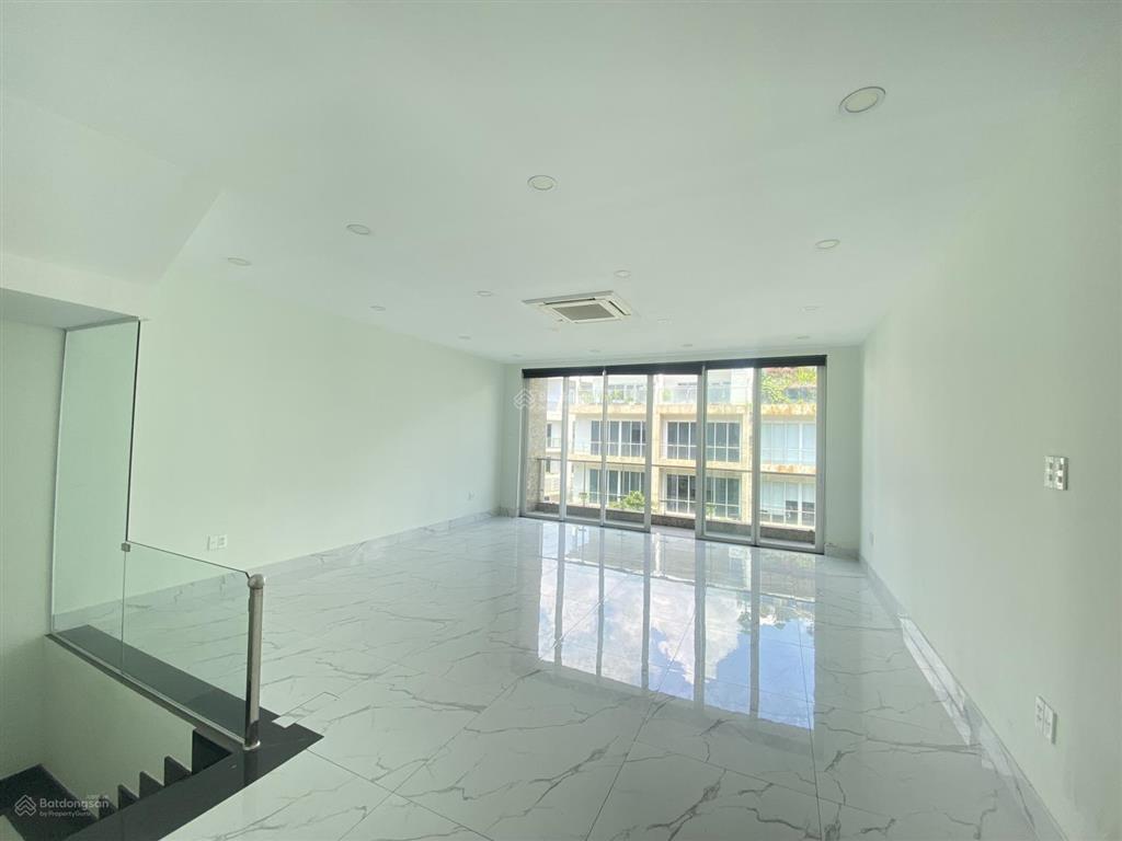 Share lại văn phòng tầng 3, sari town, sala, 85m2, chỉ 25tr/tháng (đã gồm pql và nước), xuất đc vat