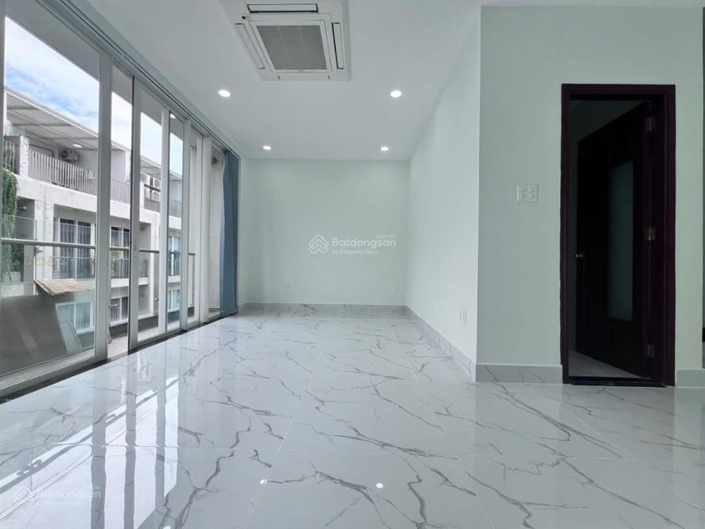 Share lại văn phòng tầng 3, sari town, sala, 85m2, chỉ 25tr/tháng (đã gồm pql và nước), xuất đc vat