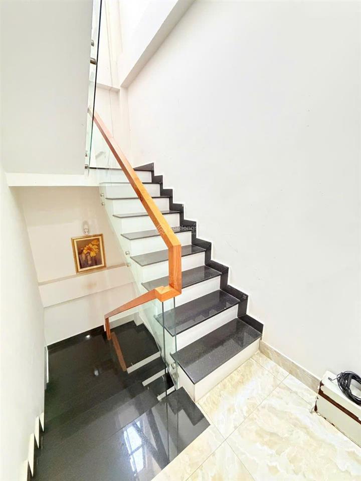 Bán nhà 4.7m x 11m hẽm 8m,5 tầng,4pn, p thờ, sân thượng , chỉ 5 tỷ350. gần cầu an lộc ,shr 50,6m2