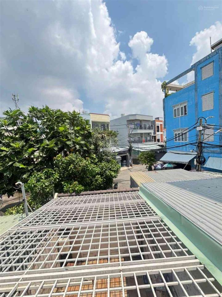 Nhà 2 tầng, xe hơi đậu trong nhà,trung tâm hiệp bình phước thủ đức, 1 trục ra ql13 4x20m=80m2. 7tỷ3