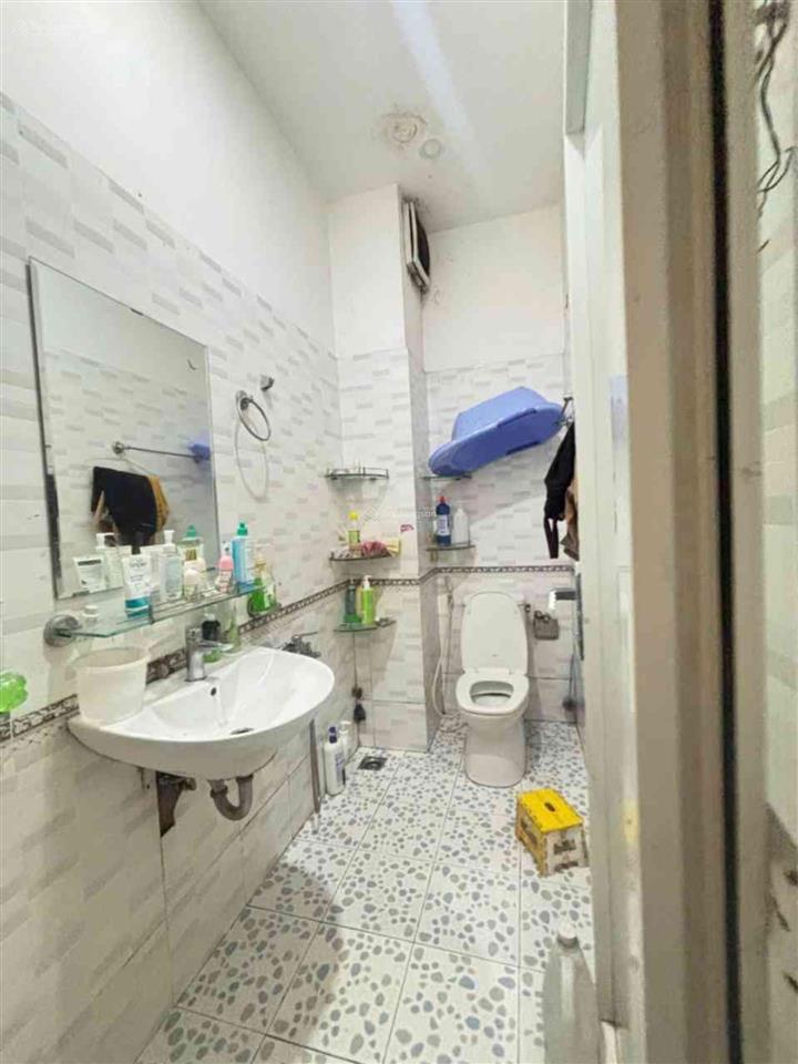 Nhà 2 tầng, xe hơi đậu trong nhà,trung tâm hiệp bình phước thủ đức, 1 trục ra ql13 4x20m=80m2. 7tỷ3