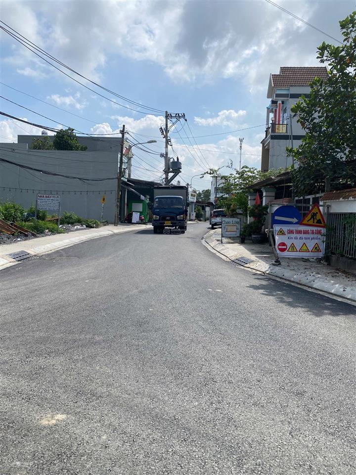Cần bán đất mặt tiền kinh doanh đường số 8 long phước, hồ chí minh.