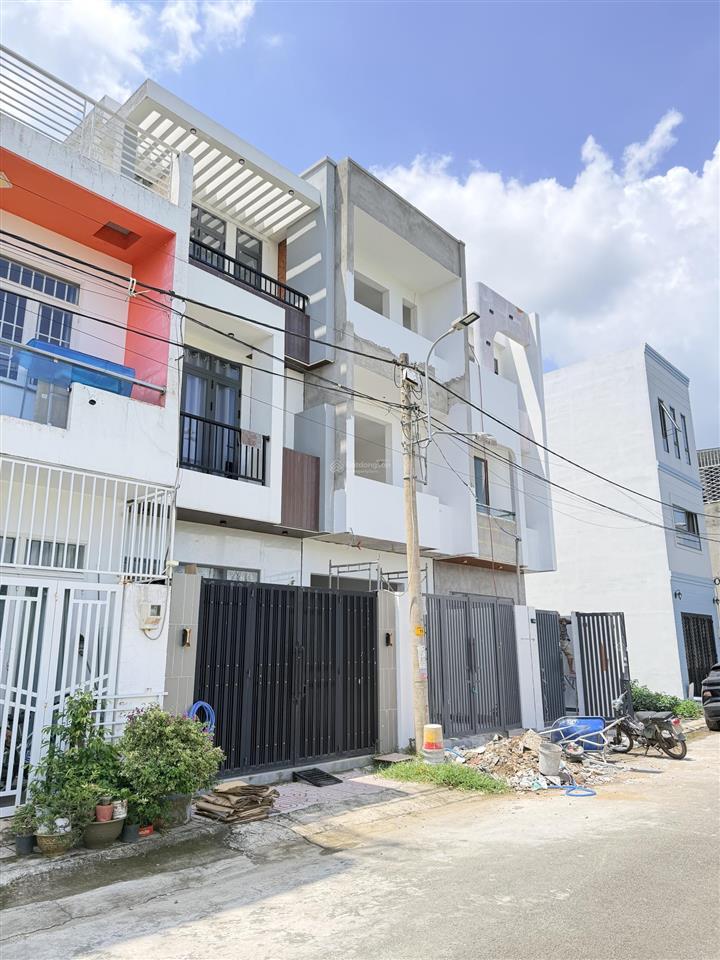 Cần bán nhà 1 trệt 2 lầu dự án đặng gia phát đường 284 long thuận, phường long phước, hồ chí minh.