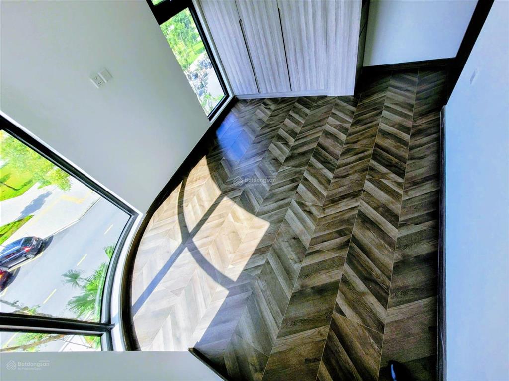 Cho thuê 3pn 100m2 opus one, chỉ 19 triệu/tháng, nội thất cơ bản. vinhomes grand park. chính chủ