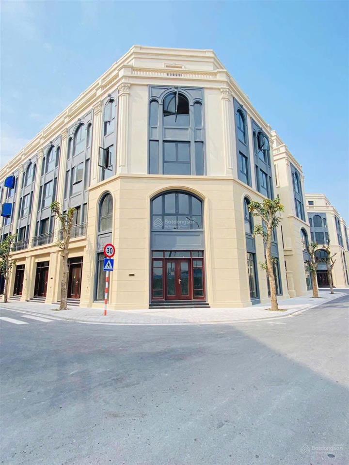 Bán liền kề ngôi sao  góc đối diện chung cư  diện tích 139m2. giá 57,x tỷ. vinhomes cổ loa