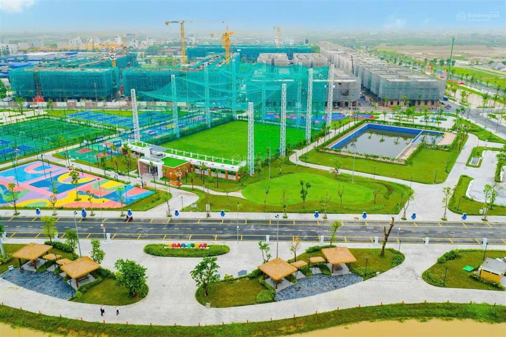 Chính chủ bán căn góc 120m2. giá 17, tỷ. hướng đông nam. đường lớn. vinhomes wonder city