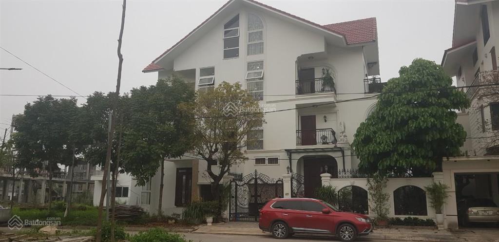 Chính chủ nhờ tôi bán bt khu a dt 204m2 giá 15.95 tỷ mời  em trọng đt 0904 250 ***