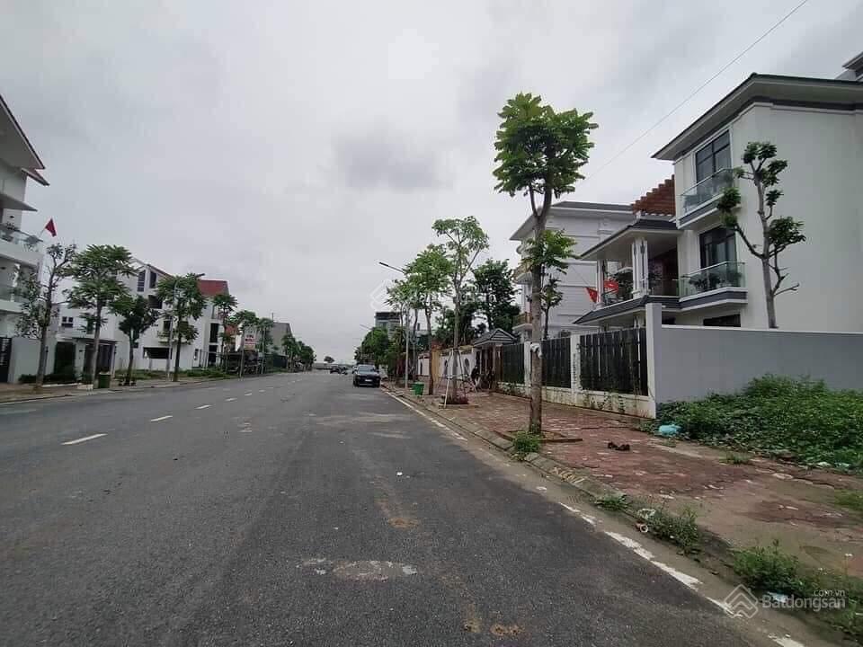 Chính chủ nhờ tôi bán bt khu a dt 204m2 giá 15.95 tỷ mời  em trọng đt 0904 250 ***