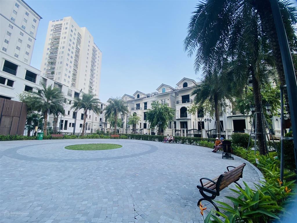 Bán căn góc 2pn 2vs 2 ban công. dt 74,7m2 view starlake, hồ tây. full đồ. sẵn sổ