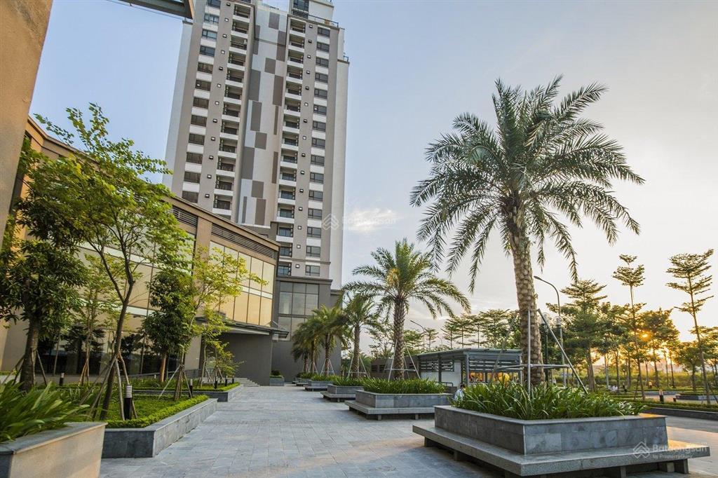 Chính chủ cần bán căn góc tòa 3pn tòa b 126m2  bc đông nam  view hồ tây. full đồ. sẵn sổ