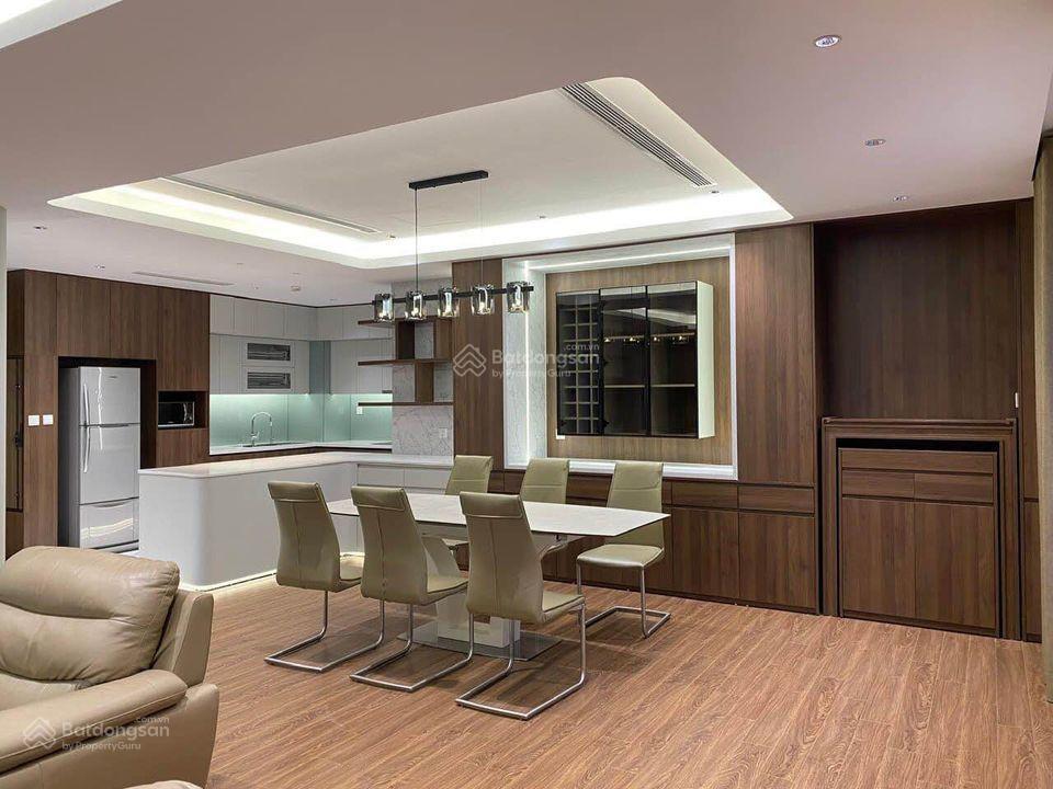 Chính chủ cần bán căn góc tòa 3pn tòa b 126m2  bc đông nam  view hồ tây. full đồ. sẵn sổ