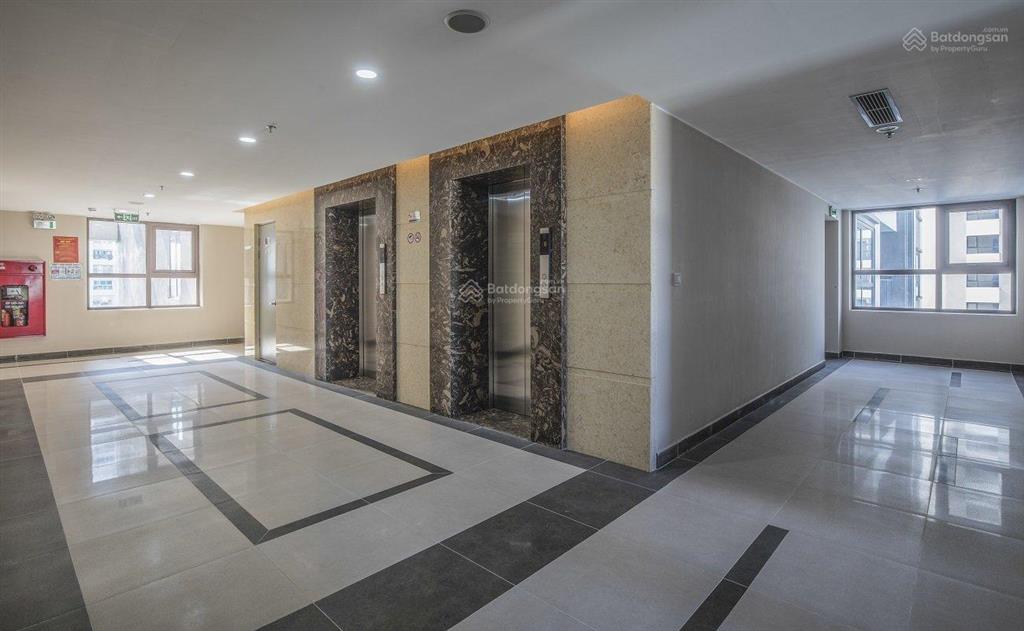 Chính chủ cần bán căn góc tòa 3pn tòa b 126m2  bc đông nam  view hồ tây. full đồ. sẵn sổ