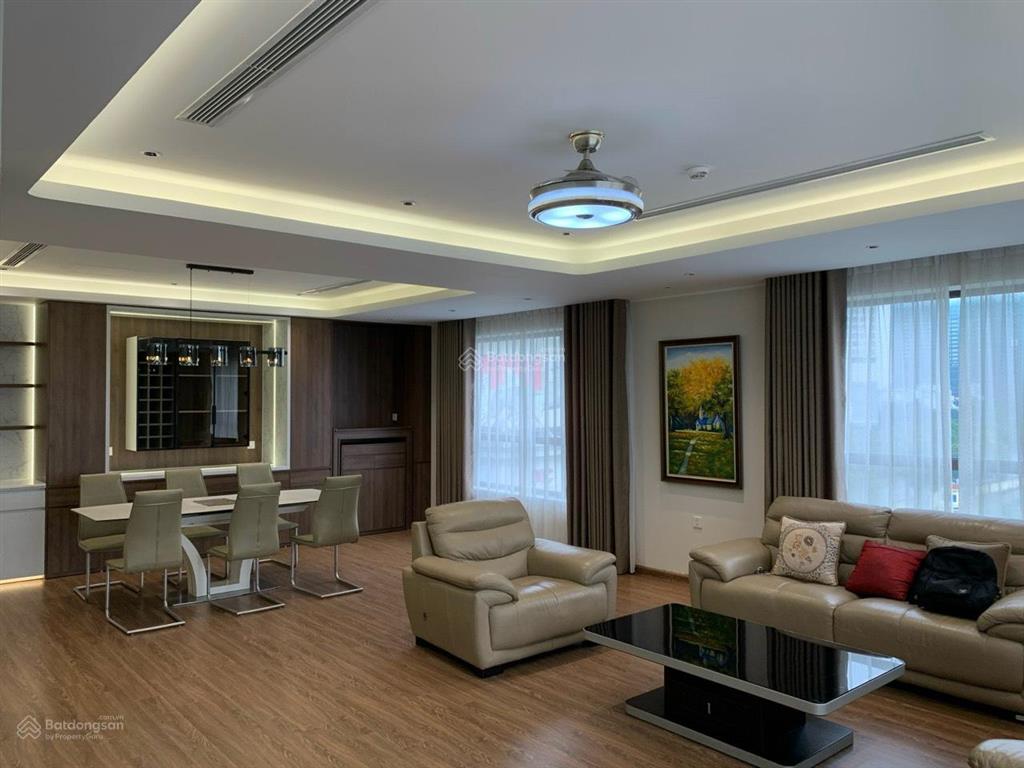 Chính chủ cần bán căn góc tòa 3pn tòa b 126m2  bc đông nam  view hồ tây. full đồ. sẵn sổ