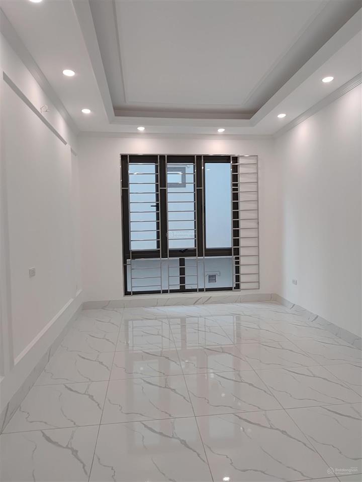 Cho thuê nhà tầng 1  mặt phố bùi huy bích  hoàng mai  đt 0978 733 ***