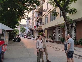 Cho thuê nhà 4 tầng thang máy  phố bùi huy bích  hoàng mai  đt  0978 733 ***