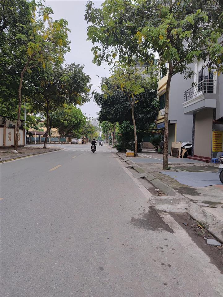 Bán nhà 6 tầng thang máy mặt đường trung tâm thanh trì  hà nội  giá chào 12 tỷ