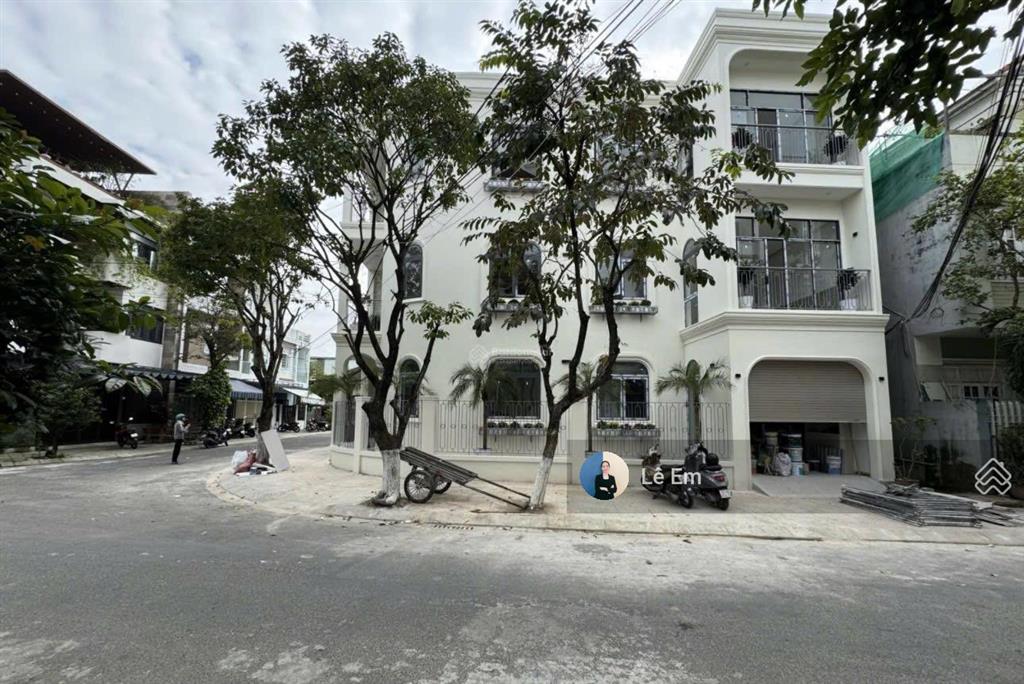 Bán nhà đẹp góc hai mặt tiền khu phố biển phạm văn đồng