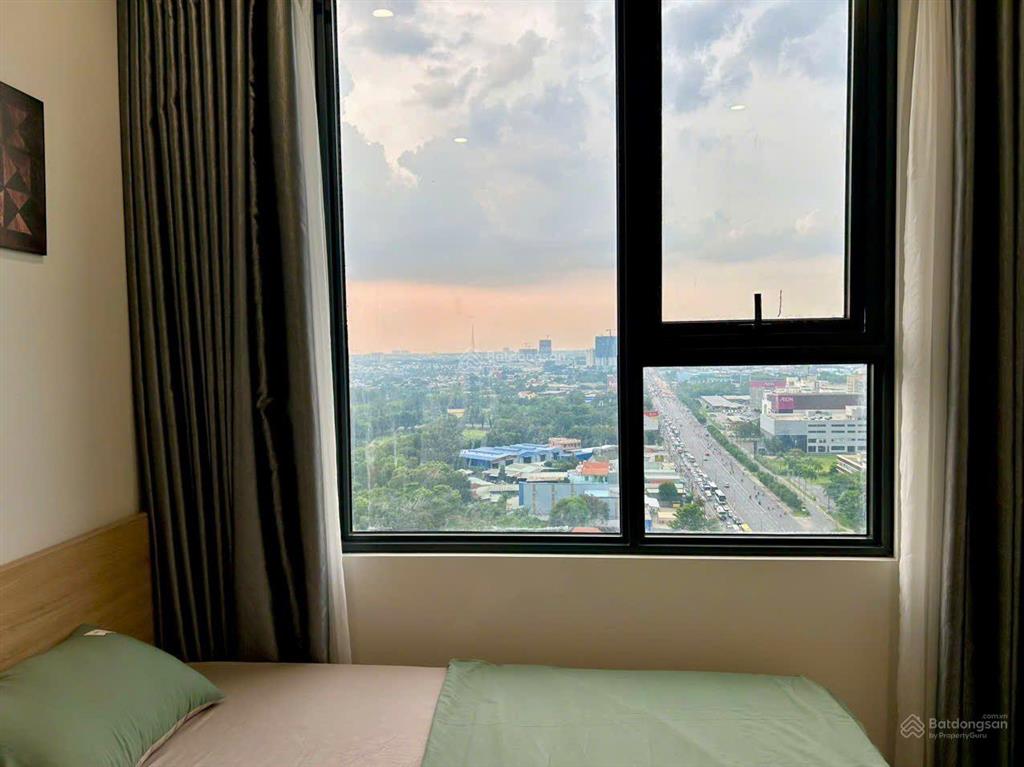 Cách thanh đa 10 km , mt ql 13 , sát aeone mall , 2pn2wc 74m2 full nt,the emerald golf view, sổ sẵn