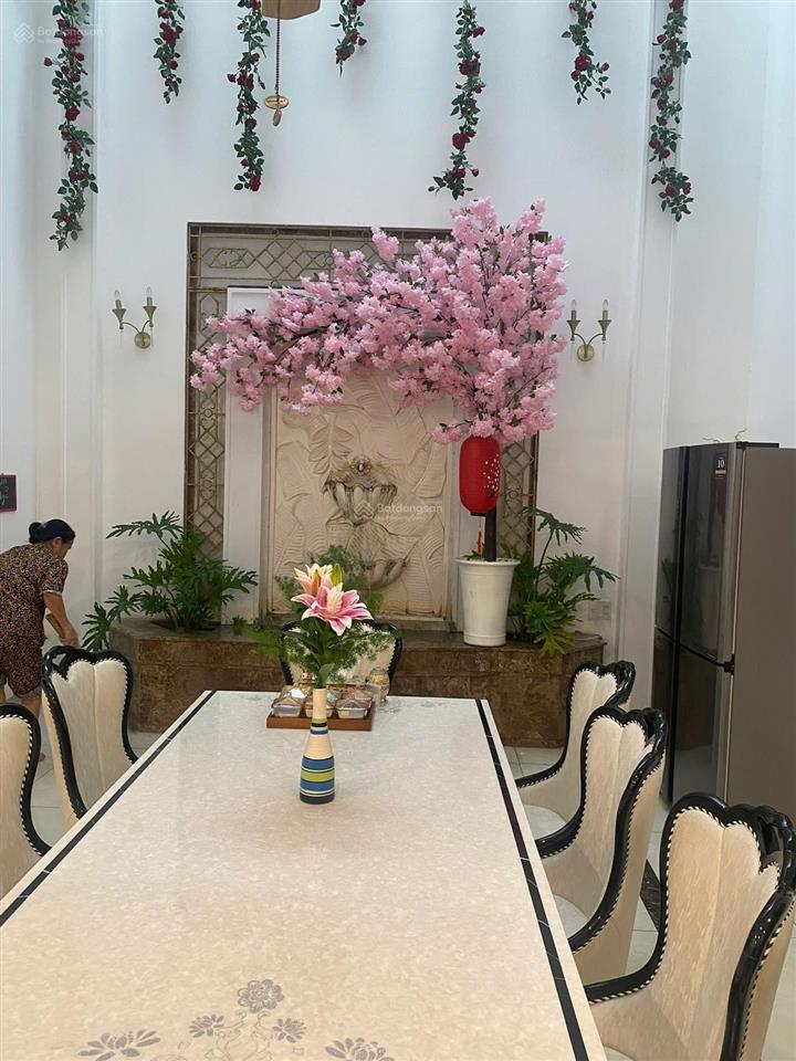 Cho thuê nhà 6 tầng, ngang 9m, trung tâm thành phố, mặt tiền đường tô hiến thành, phường nha trang.